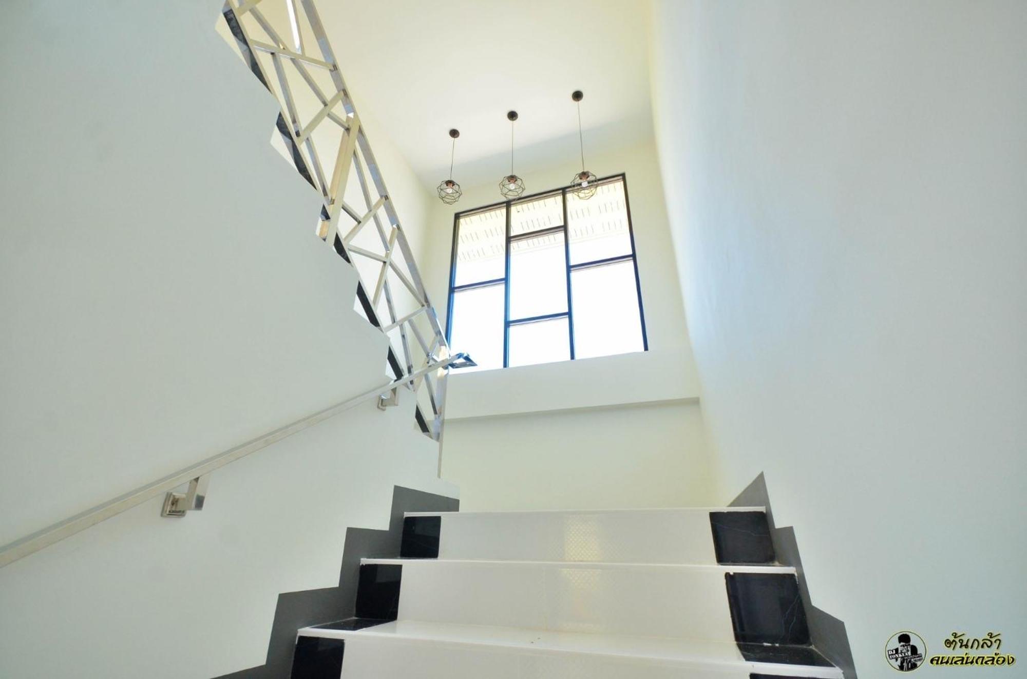 แอ่ว-ดีld Hotel&Residences Ngao Экстерьер фото