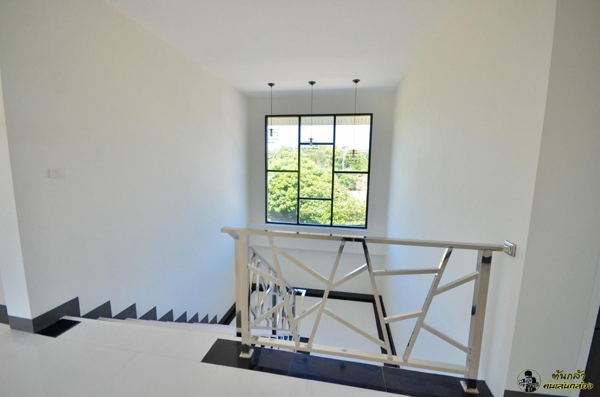 แอ่ว-ดีld Hotel&Residences Ngao Экстерьер фото
