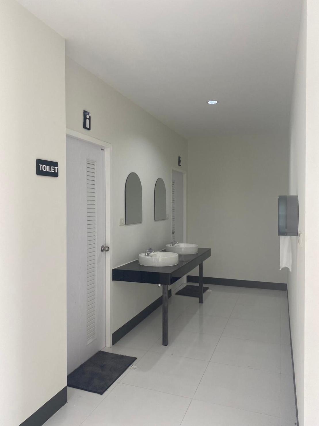 แอ่ว-ดีld Hotel&Residences Ngao Экстерьер фото